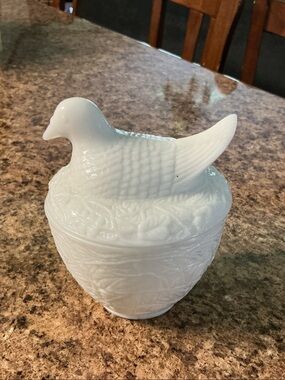 Vintage 70s Avon Milk Glass Dove trinket dish